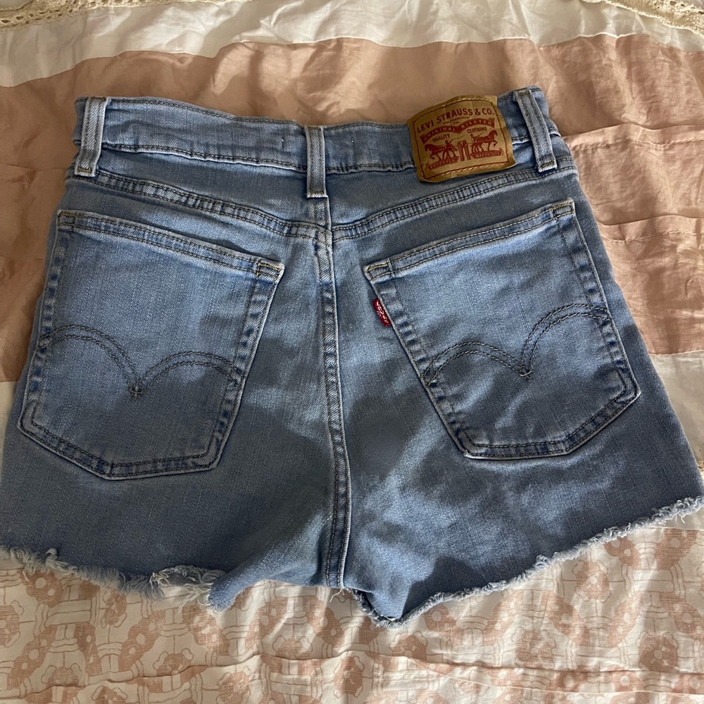 LEVIS, woman’s size 25, high rise shorts